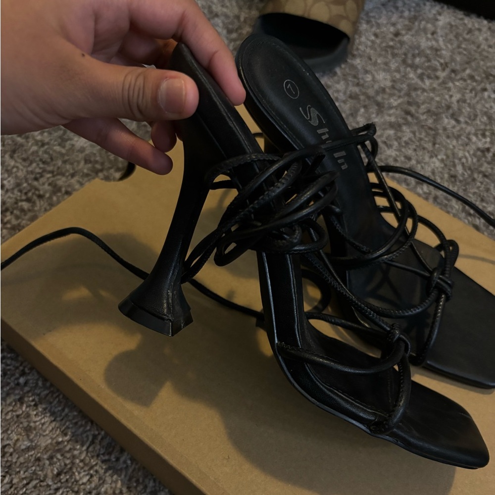 Heels! - Picture 2 of 3